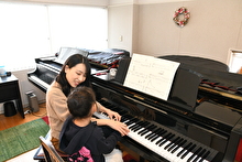 ピアノ講師の遠藤史歩子先生